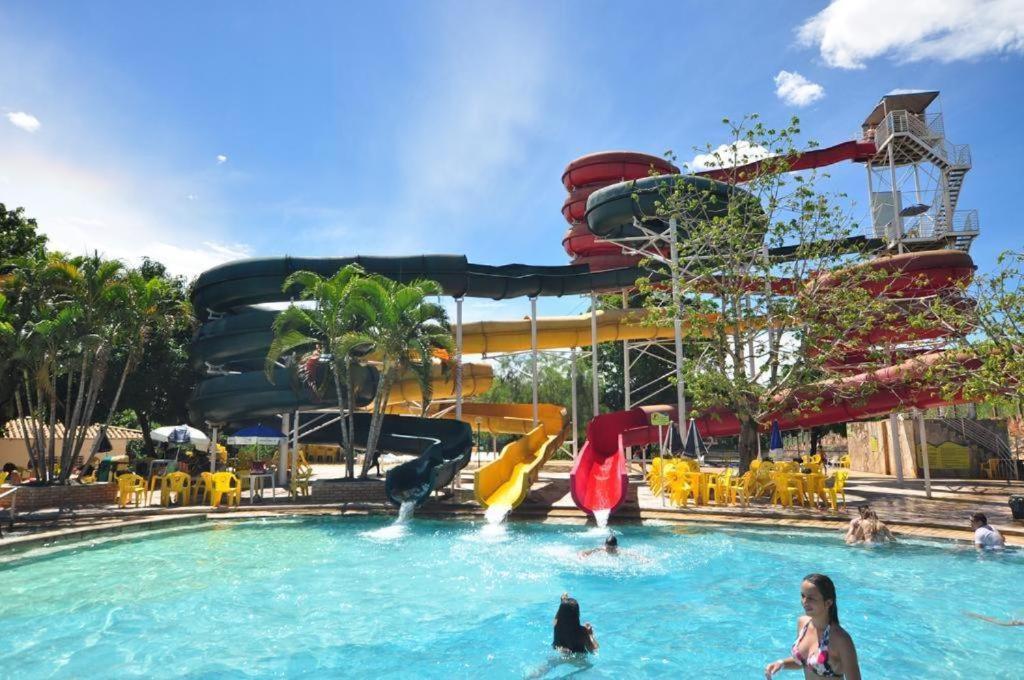 Piazza Diroma - Cortesia Park Diroma, Splash E Slide Aparthotel Caldas Novas