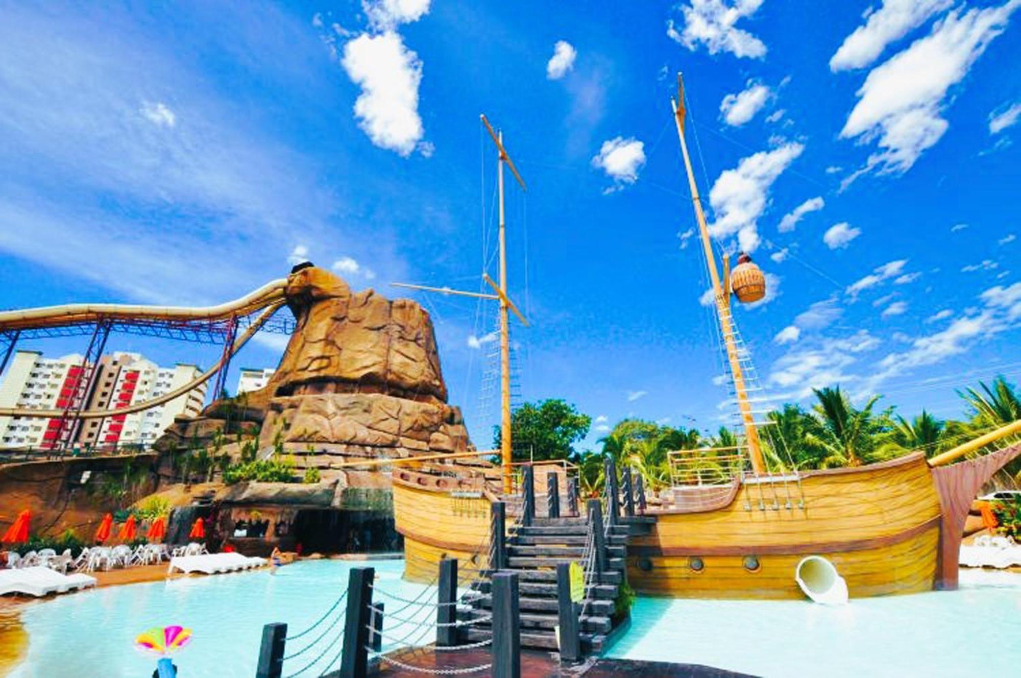Piazza Diroma - Cortesia Park Diroma, Splash E Slide * Caldas Novas