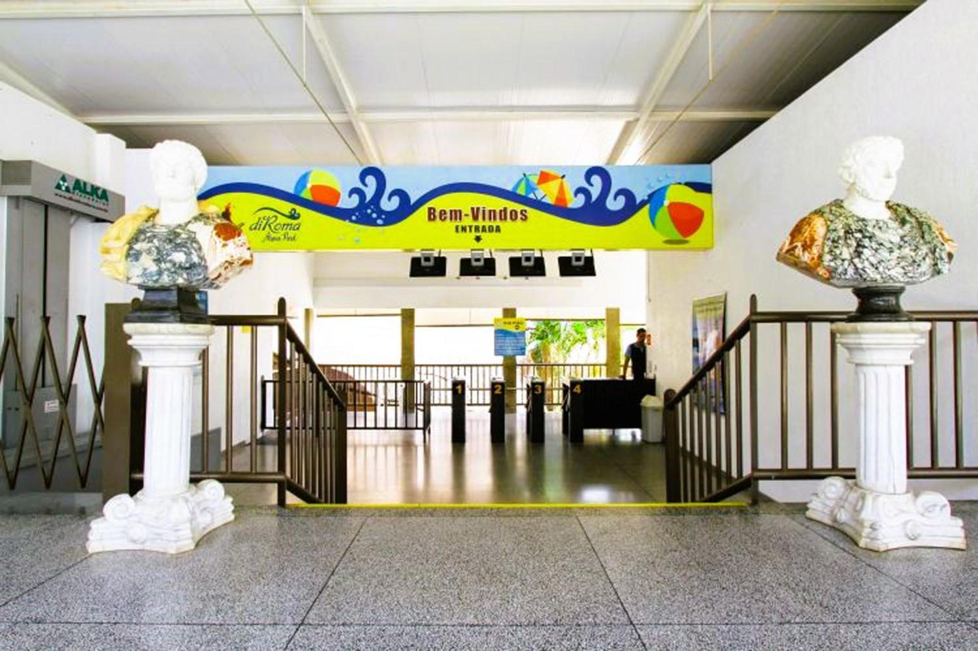 Piazza Diroma - Cortesia Park Diroma, Splash E Slide * Caldas Novas